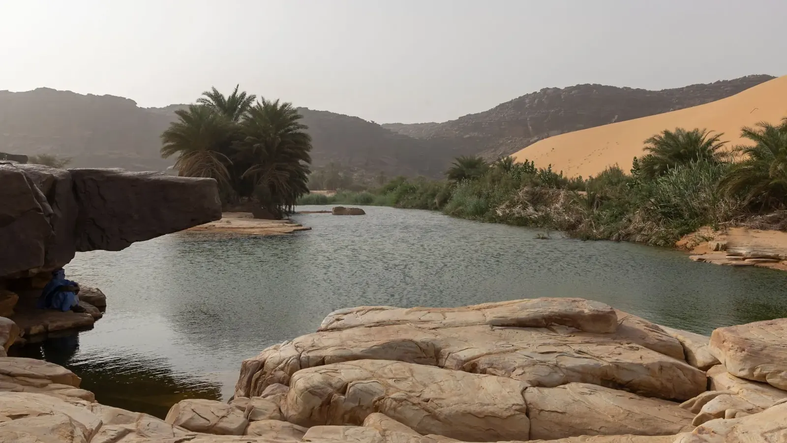 Guelta au creux des roches de l'Adrar